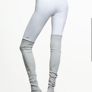 Alo Yoga High Waist Goddess Legging in White Size Medium!